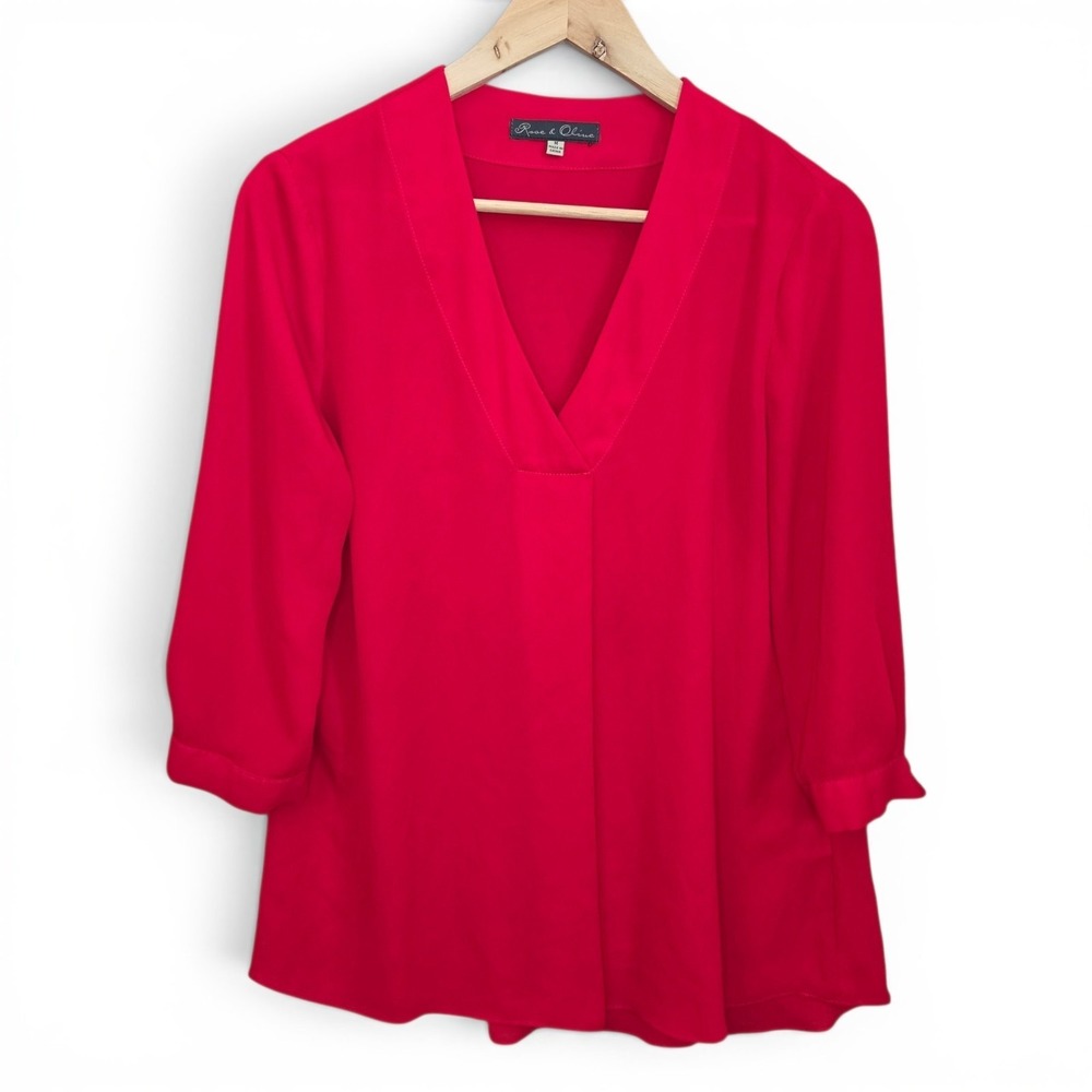 Rose & Olive Top Womens Medium Red V Neck 3/4 Sleeve Blouse Casual